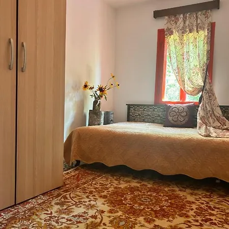 Holiday home Casuta Dede